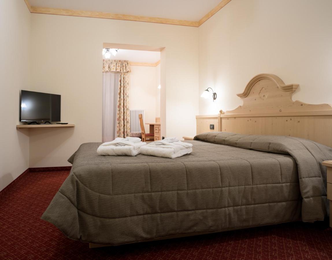 Hotel Crepei Pozza di Fassa Bagian luar foto