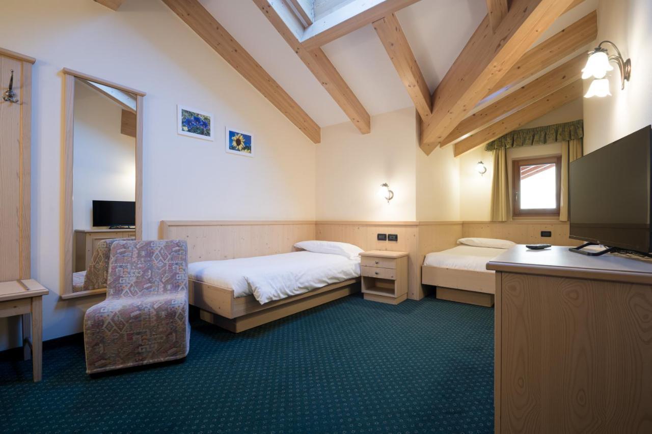 Hotel Crepei Pozza di Fassa Bagian luar foto
