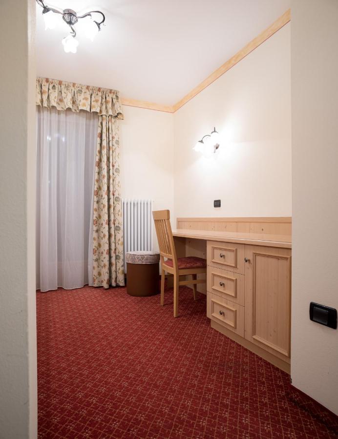 Hotel Crepei Pozza di Fassa Bagian luar foto