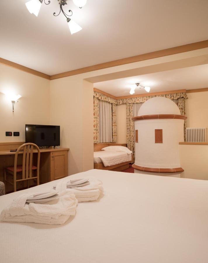 Hotel Crepei Pozza di Fassa Bagian luar foto