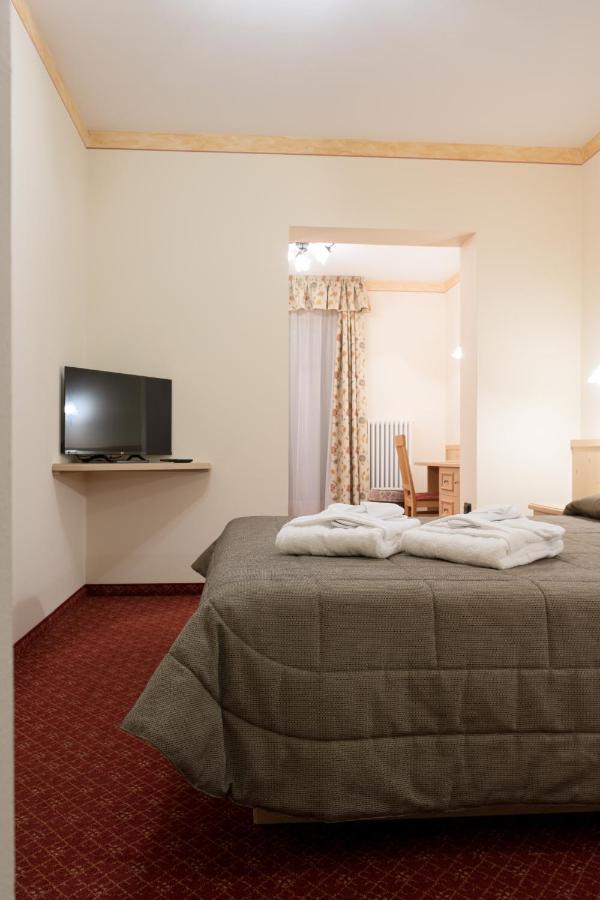 Hotel Crepei Pozza di Fassa Bagian luar foto