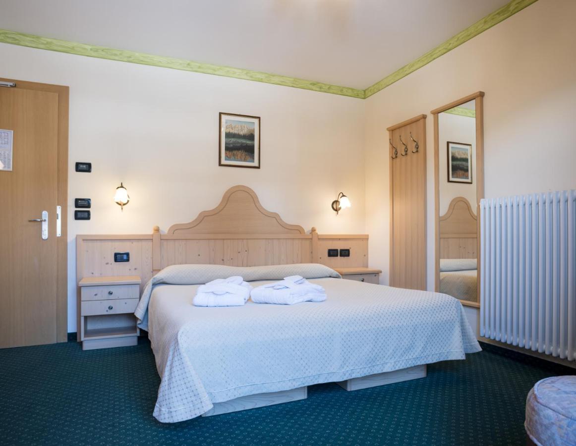 Hotel Crepei Pozza di Fassa Bagian luar foto