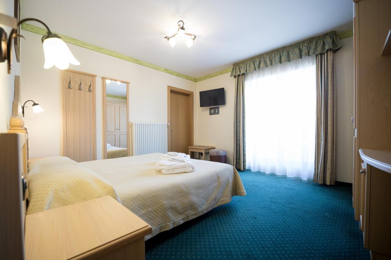 Hotel Crepei Pozza di Fassa Bagian luar foto