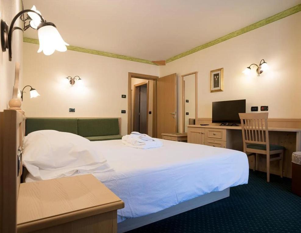 Hotel Crepei Pozza di Fassa Bagian luar foto