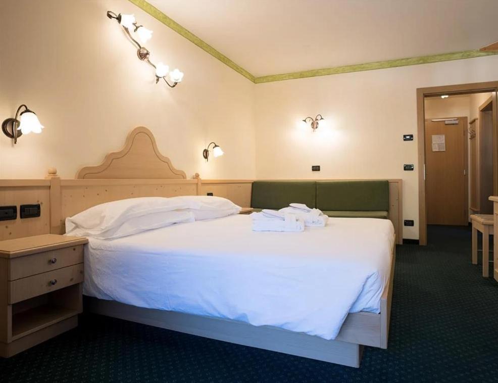 Hotel Crepei Pozza di Fassa Bagian luar foto