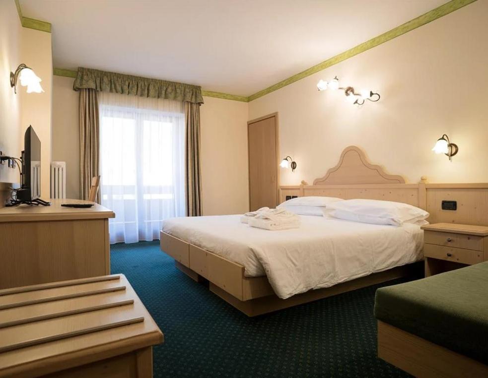 Hotel Crepei Pozza di Fassa Bagian luar foto