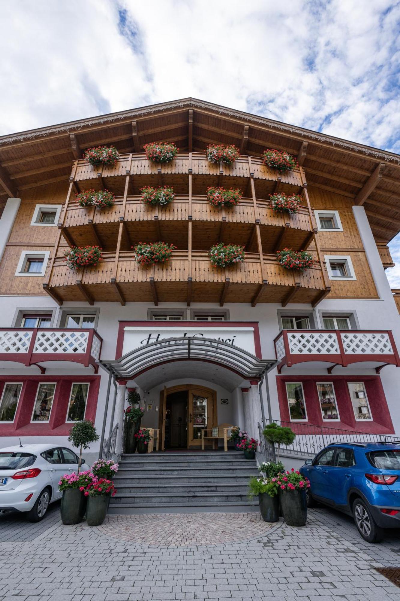 Hotel Crepei Pozza di Fassa Bagian luar foto